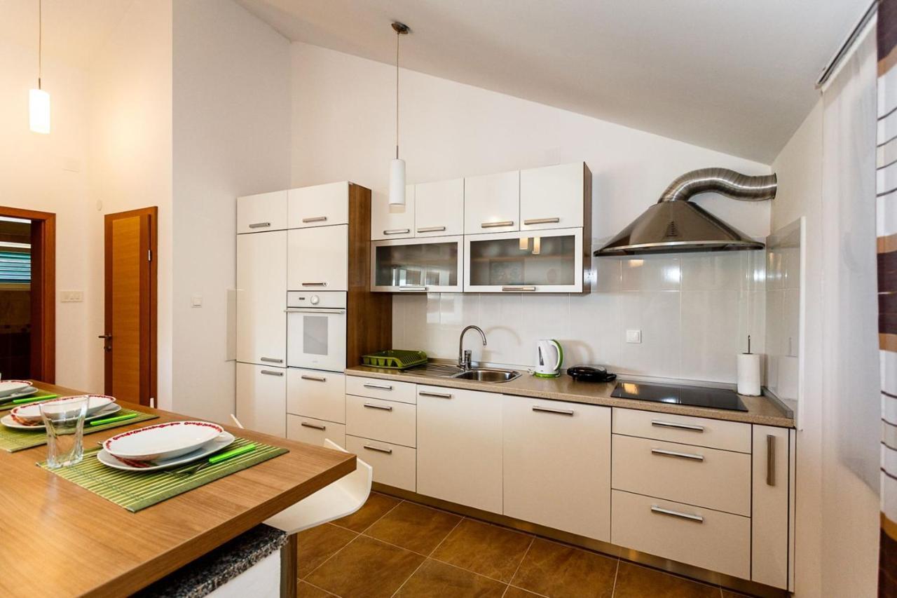 Apartment Adria 3 Malinska Exterior photo